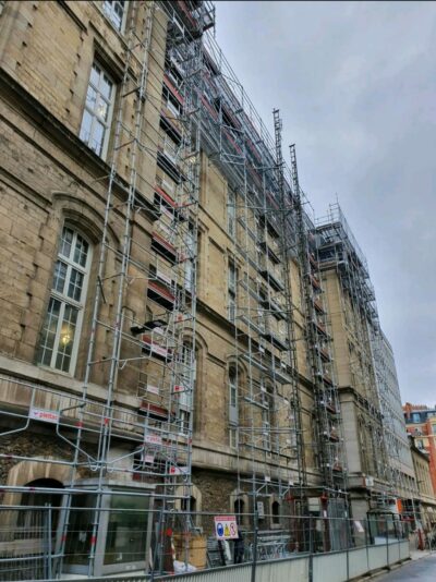 Tour d'accès industrielle